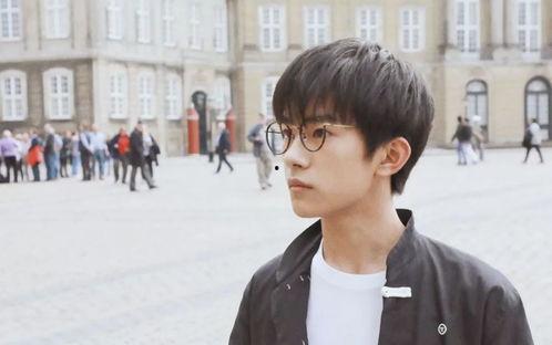 易烊千玺吃瓜娱乐圈